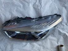 Laden Sie das Bild in den Galerie-Viewer, Frontscheinwerfer Ford Kuga 90156361 GV4113W030CJ Xenon Links Headlight