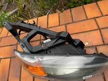 Laden Sie das Bild in den Galerie-Viewer, Frontscheinwerfer Mitsubishi Colt Ein Stück (Rechts oder Links) Headlight