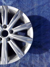 Load image into Gallery viewer, 1x Alufelge 17 Zoll 6.5&quot; 5x112 52ET 5TA601025D VW Touran Rim Wheel