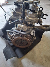 Laden Sie das Bild in den Galerie-Viewer, Motor Kia Sportage G4FD 1.6 GDI 2011 Benzin Engine Unkomplett