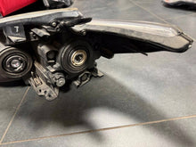 Laden Sie das Bild in den Galerie-Viewer, Frontscheinwerfer Toyota Prius ZFG205 Rechts Scheinwerfer Headlight SCH8947162586py