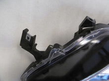 Laden Sie das Bild in den Galerie-Viewer, Frontscheinwerfer Mitsubishi Eclipse Cross 8301D071 LED Links Headlight