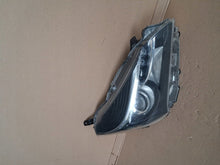 Laden Sie das Bild in den Galerie-Viewer, Frontscheinwerfer Toyota Yaris Rechts Scheinwerfer Headlight SCH6934399216wq