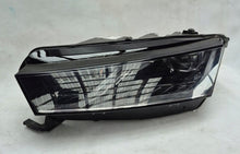 Laden Sie das Bild in den Galerie-Viewer, Frontscheinwerfer Skoda Octavia IV 5E4941015B Links Scheinwerfer Headlight SCH5446002666rm