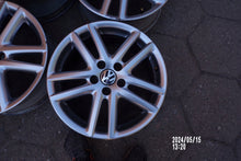 Laden Sie das Bild in den Galerie-Viewer, 4x Alufelge 17 Zoll 7.0" 5x112 54ET 1K0601025AF VW Caddy V Golf VI Touran I FEL1409383922et