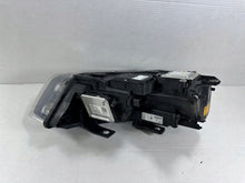 Laden Sie das Bild in den Galerie-Viewer, Frontscheinwerfer Audi Q3 8U0941032 8U0941031 Ein Stück (Rechts oder Links)