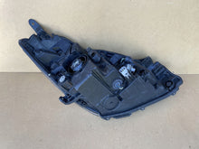 Load image into Gallery viewer, Frontscheinwerfer Toyota Yaris Links Scheinwerfer Headlight