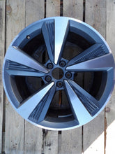 Laden Sie das Bild in den Galerie-Viewer, 1x Alufelge 19 Zoll 9.0" 5x112 Glanz 4N0601025C Audi A8 Rim Wheel FEL6429708182vr
