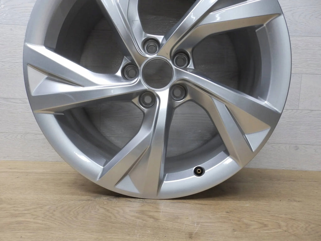 1x Alufelge 18 Zoll 8.0" 5x112 40ET Glanz Silber 8W0601025 Audi A4 Rim Wheel