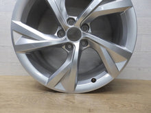 Load image into Gallery viewer, 1x Alufelge 18 Zoll 8.0&quot; 5x112 40ET Glanz Silber 8W0601025 Audi A4 Rim Wheel