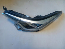 Laden Sie das Bild in den Galerie-Viewer, Frontscheinwerfer Toyota Chr C-Hr 81150-F4071 81100-F4071 LED Rechts oder Links