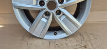 Laden Sie das Bild in den Galerie-Viewer, 1x Alufelge 17 Zoll 7.0" 5x120 7E0601025M VW T6 T5 Rim Wheel FEL2139276497rq