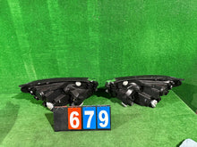 Laden Sie das Bild in den Galerie-Viewer, Frontscheinwerfer Toyota CSC24152 Ein Satz Scheinwerfer Headlight SCH6997403640th