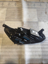 Laden Sie das Bild in den Galerie-Viewer, Frontscheinwerfer Ford JX7B-13E017-AF Links Scheinwerfer Headlight SCH3069969379gc