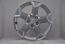 Load image into Gallery viewer, 1x Alufelge 17 Zoll 6.5" 5x112 38ET Glanz Silber 83A601025 Audi Rim Wheel FEL6688604012bn