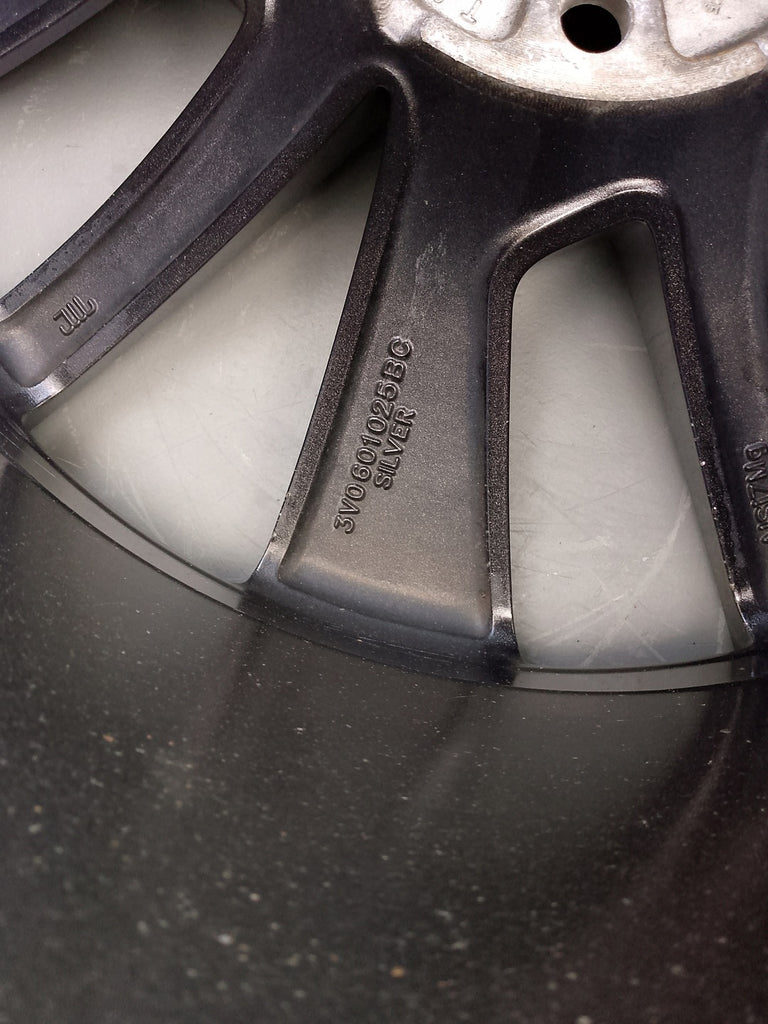 1x Alufelge 18 Zoll 8.5" 5x112 41ET 3V0601025BC Skoda Superb Iii Rim Wheel