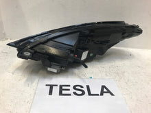 Laden Sie das Bild in den Galerie-Viewer, Frontscheinwerfer Tesla Model 3 1514952-00-D LED Ein Stück (Rechts oder Links)