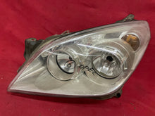 Laden Sie das Bild in den Galerie-Viewer, Frontscheinwerfer Opel Astra H 13239288LH Ein Stück (Rechts oder Links) SCH8406047525pg