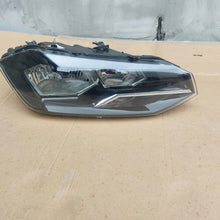 Laden Sie das Bild in den Galerie-Viewer, Frontscheinwerfer VW Polo 2G1941006 Rechts Scheinwerfer Headlight