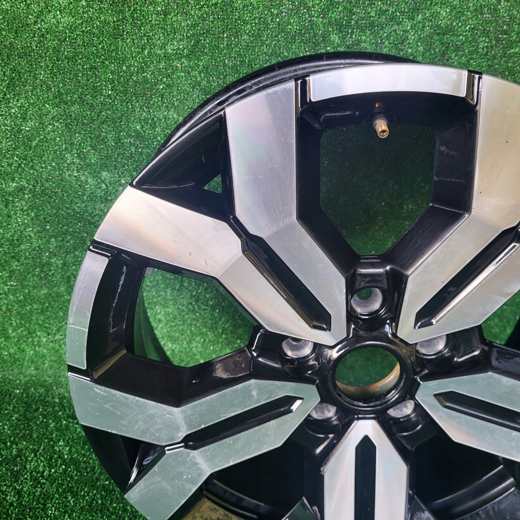 1x Alufelge 17 Zoll 6.5" 5x114.3 50ET 403005180R Dacia Duster Rim Wheel