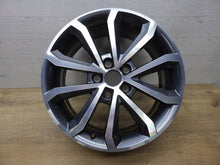 Laden Sie das Bild in den Galerie-Viewer, 1x Alufelge 17 Zoll 7.0&quot; 5x112 49ET Glanz Silber 5E0601025 Skoda Octavia Iii