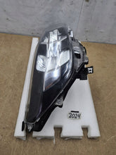 Laden Sie das Bild in den Galerie-Viewer, Frontscheinwerfer Toyota Hilux VIII 1EJ-923364 Rechts Scheinwerfer Headlight SCH6072047314cj