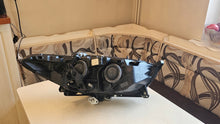 Load image into Gallery viewer, Frontscheinwerfer Ford Mondeo DS73-13W030-EA Links Scheinwerfer Headlight SCH7459868512xn