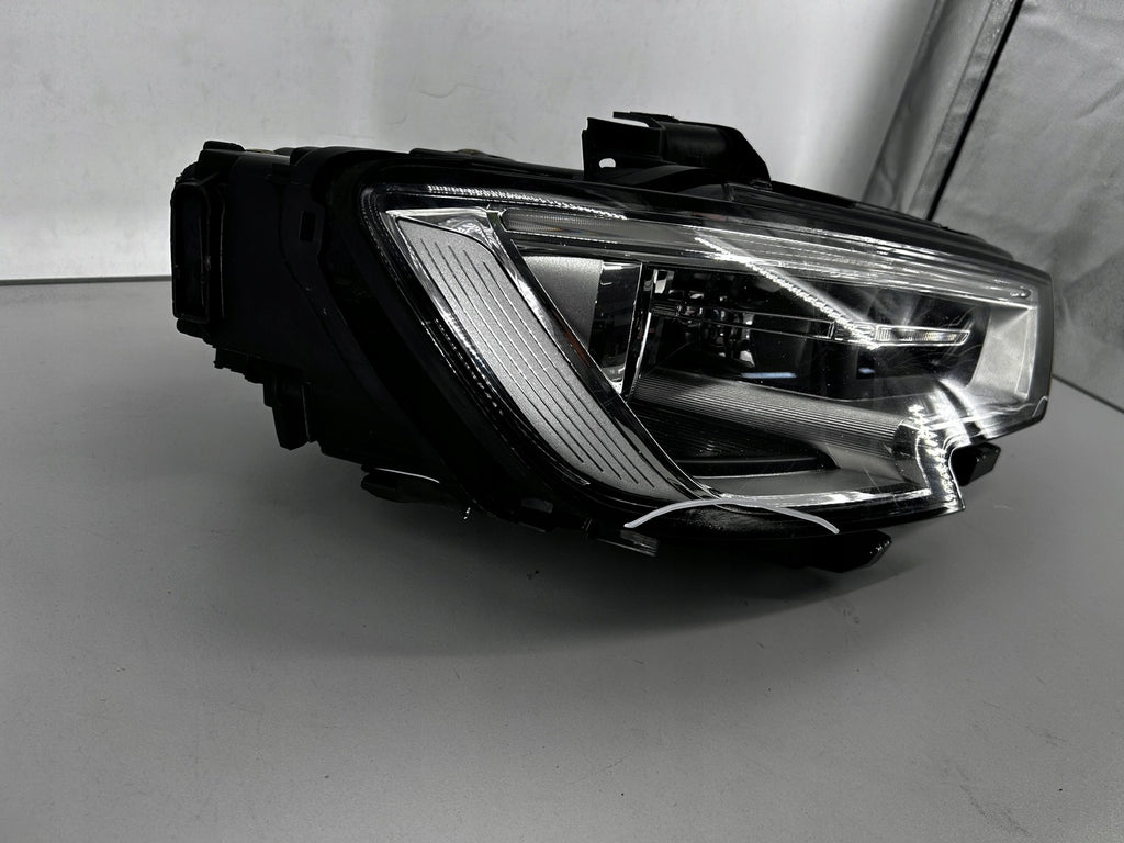 Frontscheinwerfer Audi A3 8V0941006E Xenon Ein Stück (Rechts oder Links) SCH2133636547sz