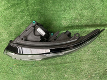 Laden Sie das Bild in den Galerie-Viewer, Frontscheinwerfer Land Rover Range Evoque L538 JLR3604 Vorderseite Headlight SCH7378963367gs