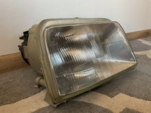 Laden Sie das Bild in den Galerie-Viewer, Frontscheinwerfer Renault 5 7700761342 7700761322 67504609 Vorderseite Headlight