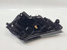 Laden Sie das Bild in den Galerie-Viewer, Frontscheinwerfer Skoda Superb III 3V1941015A 16437 Xenon Links Headlight