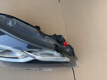 Laden Sie das Bild in den Galerie-Viewer, Frontscheinwerfer Toyota Yaris Rechts Scheinwerfer Headlight SCH7855544338ti