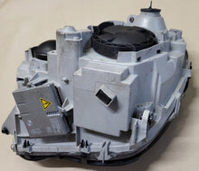Laden Sie das Bild in den Galerie-Viewer, Frontscheinwerfer Mercedes-Benz W203 Rechts Scheinwerfer Headlight SCH4014528246ke