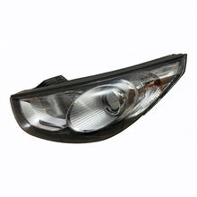 Laden Sie das Bild in den Galerie-Viewer, Frontscheinwerfer Hyundai Ix35 92101-2Y000 Halogen Links Scheinwerfer Headlight