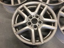 Laden Sie das Bild in den Galerie-Viewer, 1x Alufelge 17 Zoll 7.5" 5x120 40ET Glanz Silber 6761929 BMW E53 Rim Wheel FEL1631694460qo