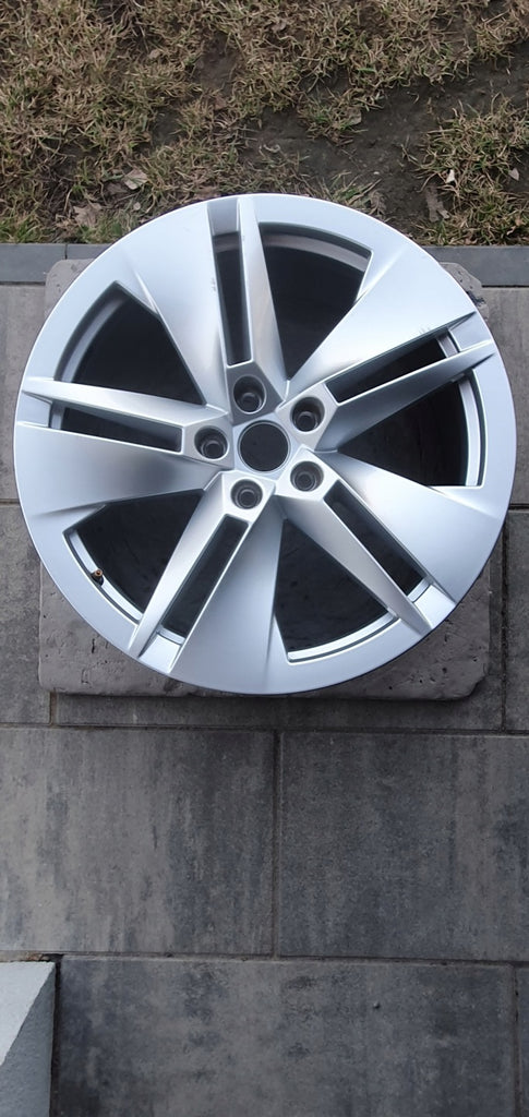 1x Alufelge 19 Zoll 8.0" 5x112 45ET Glanz Silber 5LA601025C Skoda Karoq Enyaq FEL6541508777nm