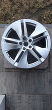 Laden Sie das Bild in den Galerie-Viewer, 1x Alufelge 19 Zoll 8.0" 5x112 45ET Glanz Silber 5LA601025C Skoda Karoq Enyaq FEL6541508777nm