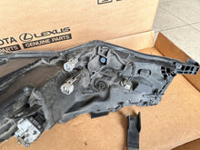 Laden Sie das Bild in den Galerie-Viewer, Frontscheinwerfer Toyota Corolla 81110-02L70-00 16744F164867574 LED Rechts