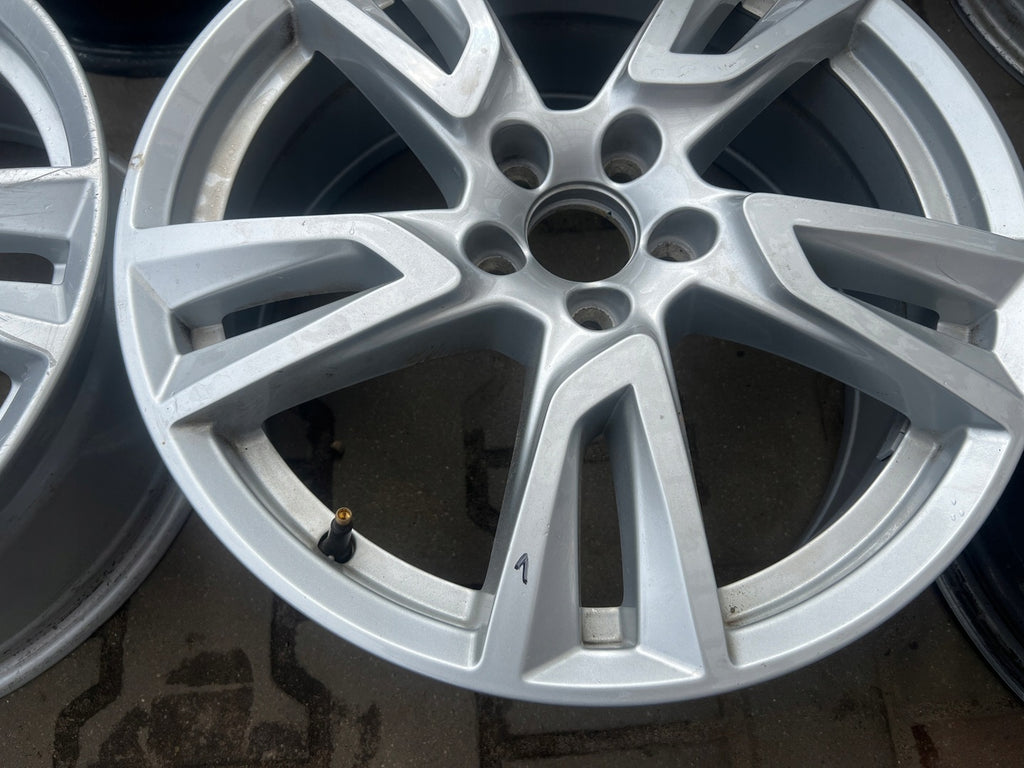 1x Alufelge 18 Zoll 8.0" 5x108 50,5ET Glanz Silber 31362866 Volvo Xc70 Xc60