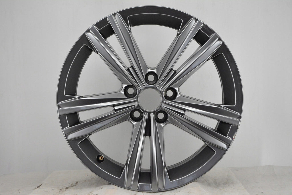 1x Alufelge 16 Zoll 6.5" 5x100 47ET Glanz Grau 2G0601025AA VW Polo Rim Wheel