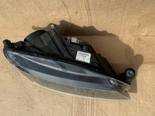 Laden Sie das Bild in den Galerie-Viewer, Frontscheinwerfer Skoda Superb III 3V1941016B Rechts Scheinwerfer Headlight