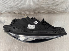 Laden Sie das Bild in den Galerie-Viewer, Frontscheinwerfer Mercedes-Benz W177 A1779064803 Rechts Scheinwerfer Headlight SCH8146634793zj