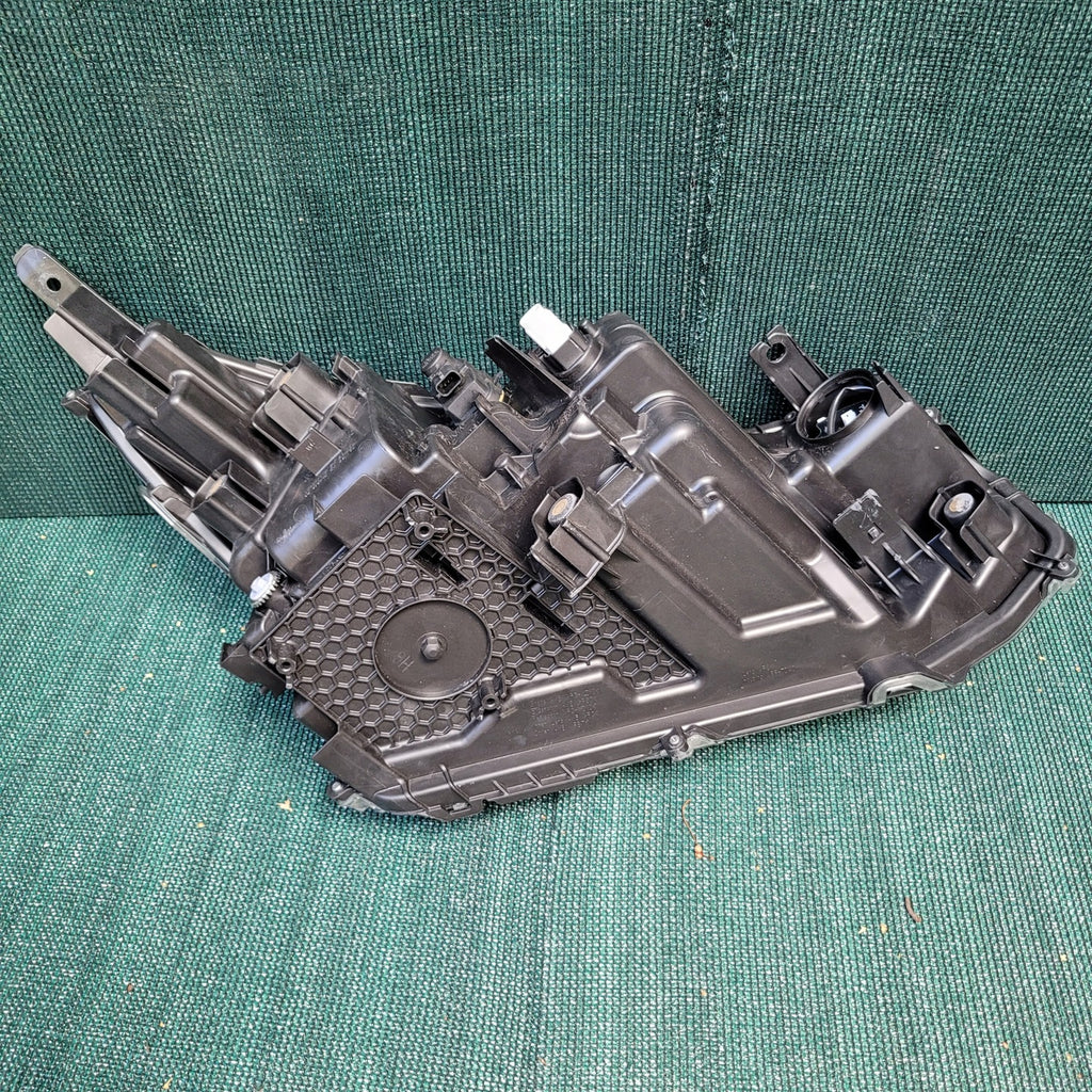 Frontscheinwerfer Toyota Yaris Cross 695060102 Links Scheinwerfer Headlight SCH7255871368qu