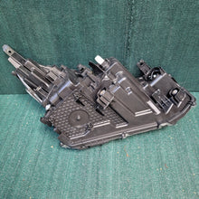 Load image into Gallery viewer, Frontscheinwerfer Toyota Yaris Cross 695060102 Links Scheinwerfer Headlight SCH7255871368qu