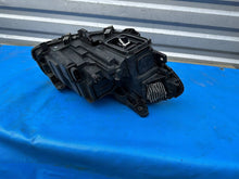 Laden Sie das Bild in den Galerie-Viewer, Frontscheinwerfer Mercedes-Benz A2469066901 LED Ein Stück (Rechts oder Links) SCH4578006127he