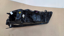 Laden Sie das Bild in den Galerie-Viewer, Frontscheinwerfer VW Touareg 7P1941032 1EL01193702 Xenon Rechts Headlight