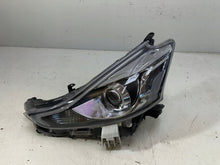 Laden Sie das Bild in den Galerie-Viewer, Frontscheinwerfer Toyota Prius Plus LED Ein Stück (Rechts oder Links) Headlight SCH3122120758wc