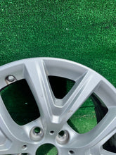 Laden Sie das Bild in den Galerie-Viewer, 1x Alufelge 17 Zoll 6.5" 5x120 39ET Glanz Silber 6856076 BMW X1 F48 Rim Wheel FEL4286732307po