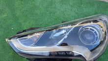Load image into Gallery viewer, Frontscheinwerfer Hyundai Veloster 92101-2V160 Links Scheinwerfer Headlight