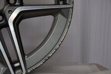 Laden Sie das Bild in den Galerie-Viewer, 1x Alufelge 18 Zoll 7.5&quot; 5x115 49ET A1774011500 Mercedes-Benz Rim Wheel